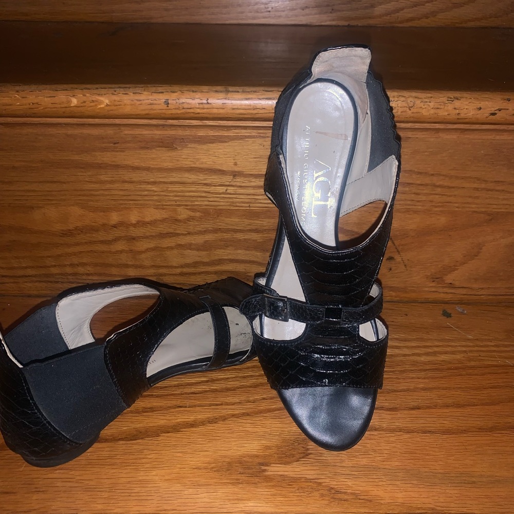 AGL Attilio Giusti Leombruni Black Snakeskin Sandals 38.5